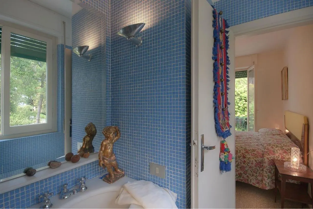 House In Marina Di Pietrasanta With Large Garden 300 Meters From The Sea Villa